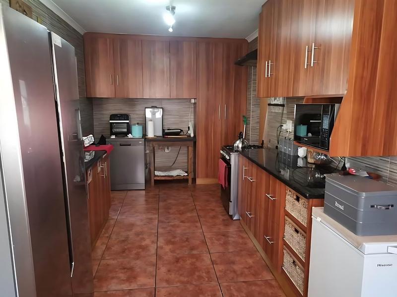 3 Bedroom Property for Sale in Heiderand Western Cape